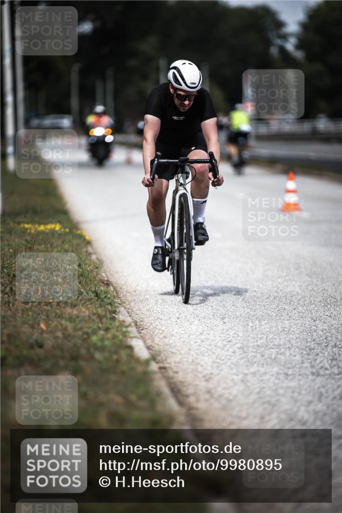 16.08.2026 - KN Förde Triathlon 2026 H.Heesch http://msf.ph/oto/9980895 16.08.2026 11:49:58 Radfahren  meine-sportfotos.de