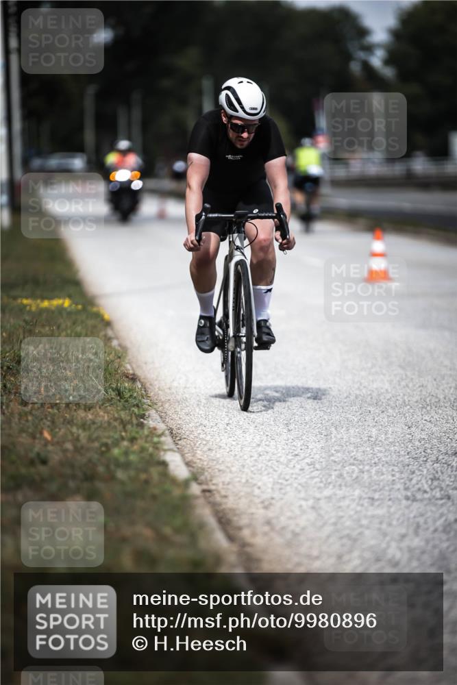 16.08.2026 - KN Förde Triathlon 2026 H.Heesch http://msf.ph/oto/9980896 16.08.2026 11:49:59 Radfahren  meine-sportfotos.de