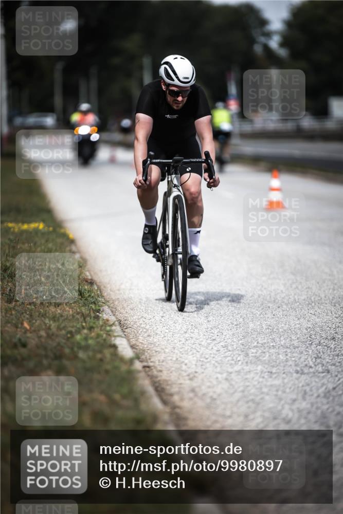 16.08.2026 - KN Förde Triathlon 2026 H.Heesch http://msf.ph/oto/9980897 16.08.2026 11:49:59 Radfahren  meine-sportfotos.de