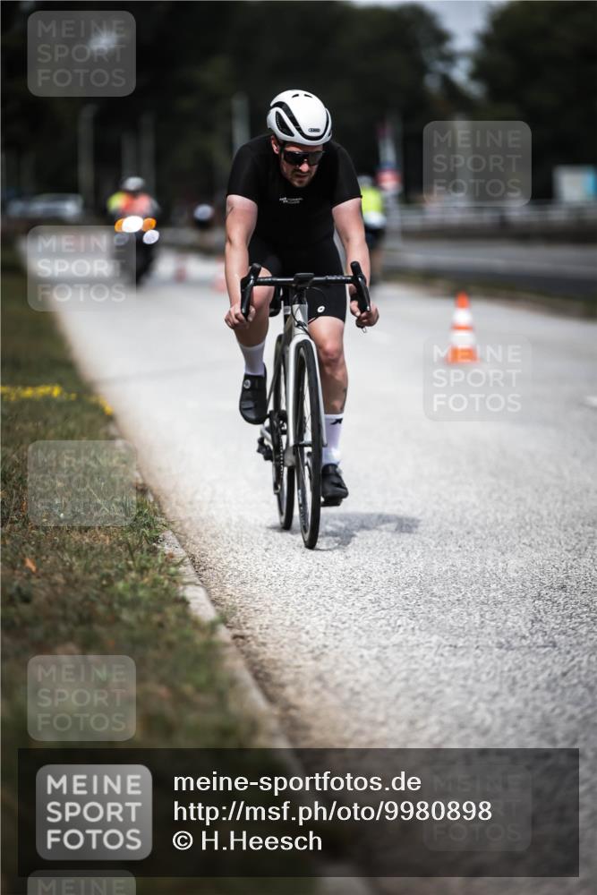 16.08.2026 - KN Förde Triathlon 2026 H.Heesch http://msf.ph/oto/9980898 16.08.2026 11:49:59 Radfahren  meine-sportfotos.de