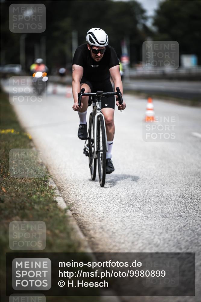 16.08.2026 - KN Förde Triathlon 2026 H.Heesch http://msf.ph/oto/9980899 16.08.2026 11:49:59 Radfahren  meine-sportfotos.de