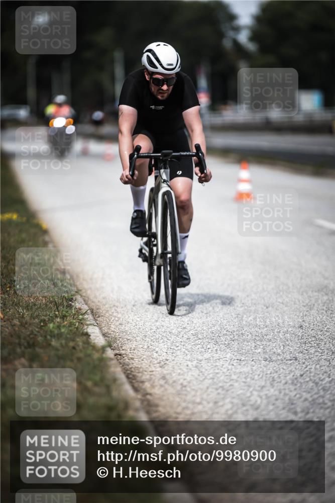 16.08.2026 - KN Förde Triathlon 2026 H.Heesch http://msf.ph/oto/9980900 16.08.2026 11:49:59 Radfahren  meine-sportfotos.de