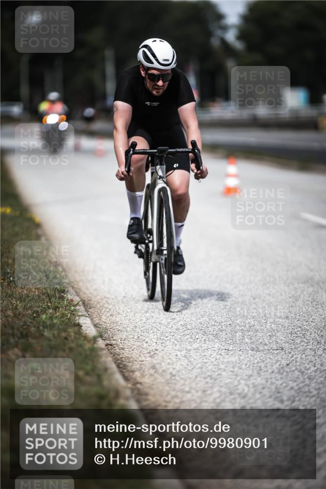 16.08.2026 - KN Förde Triathlon 2026 H.Heesch http://msf.ph/oto/9980901 16.08.2026 11:49:59 Radfahren  meine-sportfotos.de