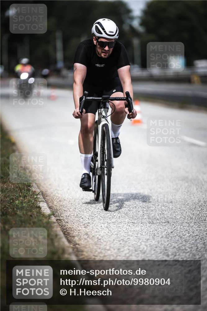 16.08.2026 - KN Förde Triathlon 2026 H.Heesch http://msf.ph/oto/9980904 16.08.2026 11:49:59 Radfahren  meine-sportfotos.de