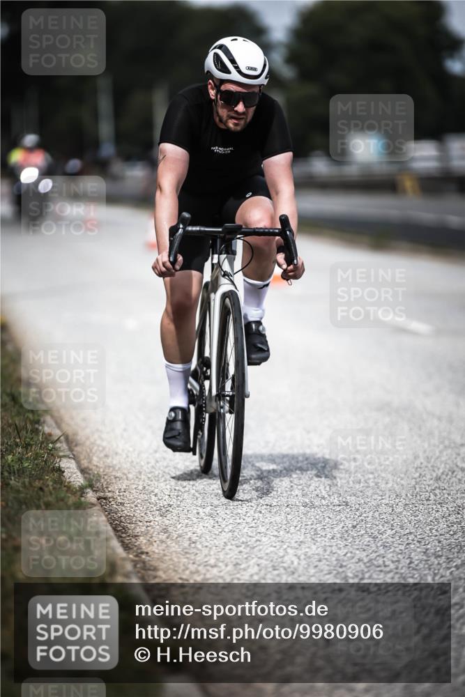 16.08.2026 - KN Förde Triathlon 2026 H.Heesch http://msf.ph/oto/9980906 16.08.2026 11:49:59 Radfahren  meine-sportfotos.de