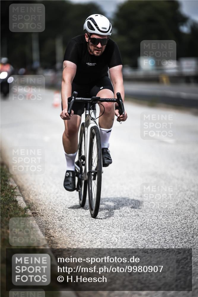 16.08.2026 - KN Förde Triathlon 2026 H.Heesch http://msf.ph/oto/9980907 16.08.2026 11:49:59 Radfahren  meine-sportfotos.de