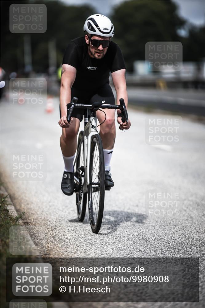 16.08.2026 - KN Förde Triathlon 2026 H.Heesch http://msf.ph/oto/9980908 16.08.2026 11:49:59 Radfahren  meine-sportfotos.de