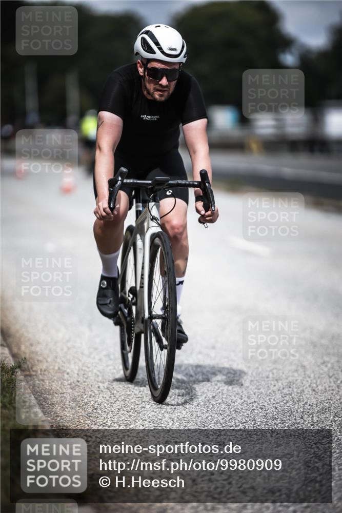 16.08.2026 - KN Förde Triathlon 2026 H.Heesch http://msf.ph/oto/9980909 16.08.2026 11:49:59 Radfahren  meine-sportfotos.de