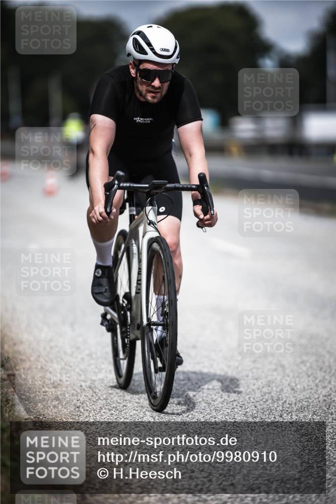 16.08.2026 - KN Förde Triathlon 2026 H.Heesch http://msf.ph/oto/9980910 16.08.2026 11:49:59 Radfahren  meine-sportfotos.de