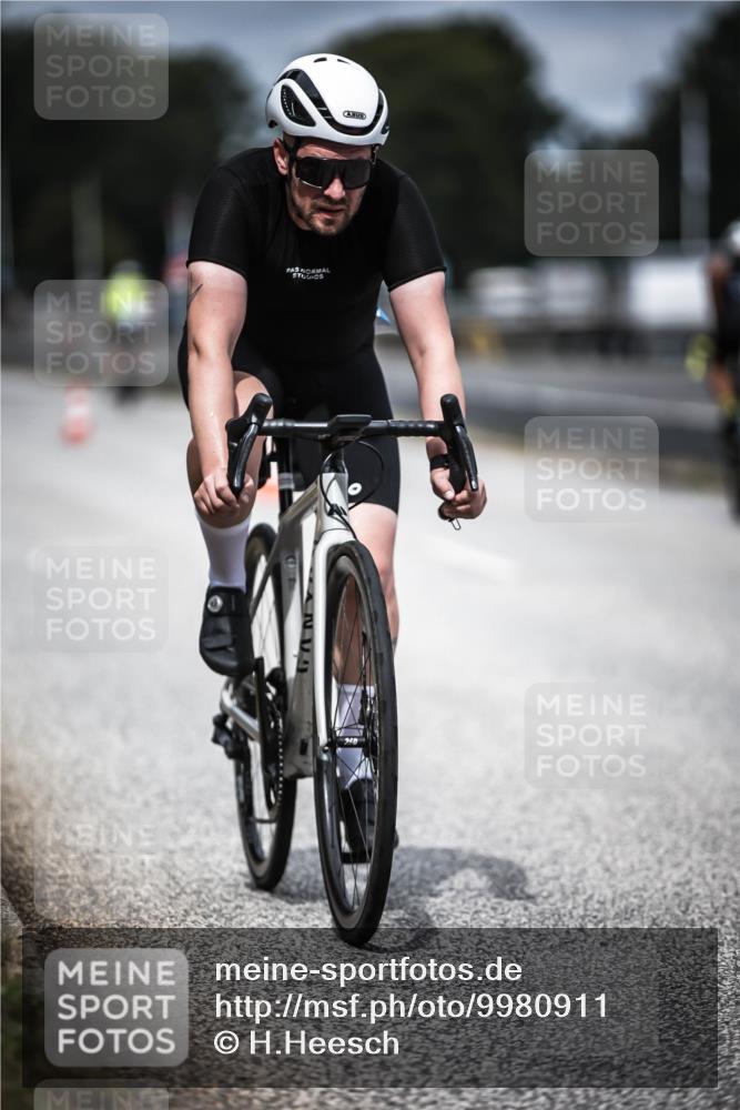 16.08.2026 - KN Förde Triathlon 2026 H.Heesch http://msf.ph/oto/9980911 16.08.2026 11:49:59 Radfahren  meine-sportfotos.de