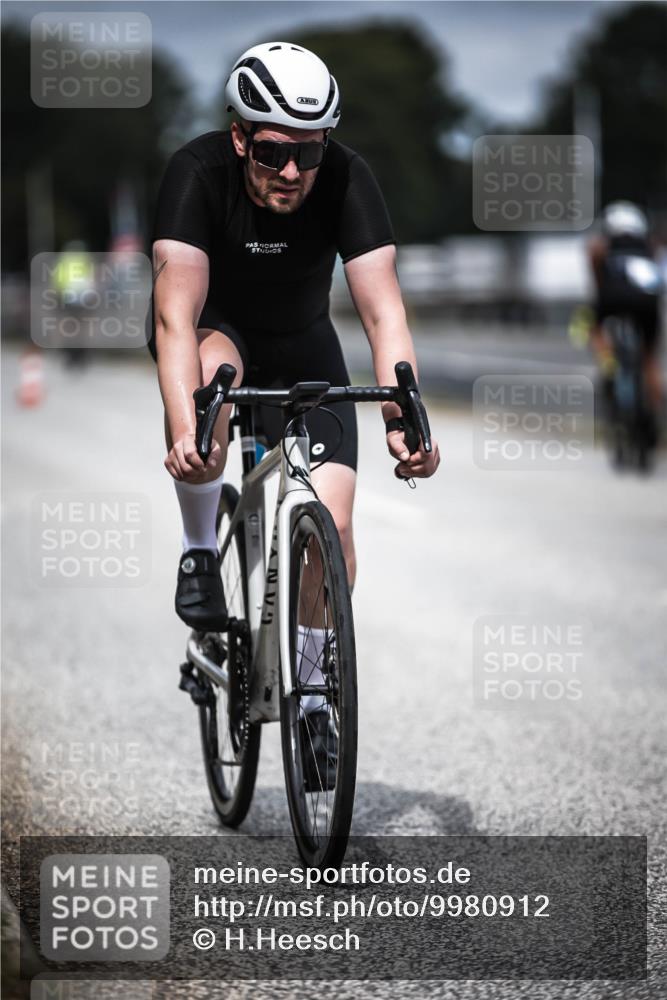 16.08.2026 - KN Förde Triathlon 2026 H.Heesch http://msf.ph/oto/9980912 16.08.2026 11:49:59 Radfahren  meine-sportfotos.de