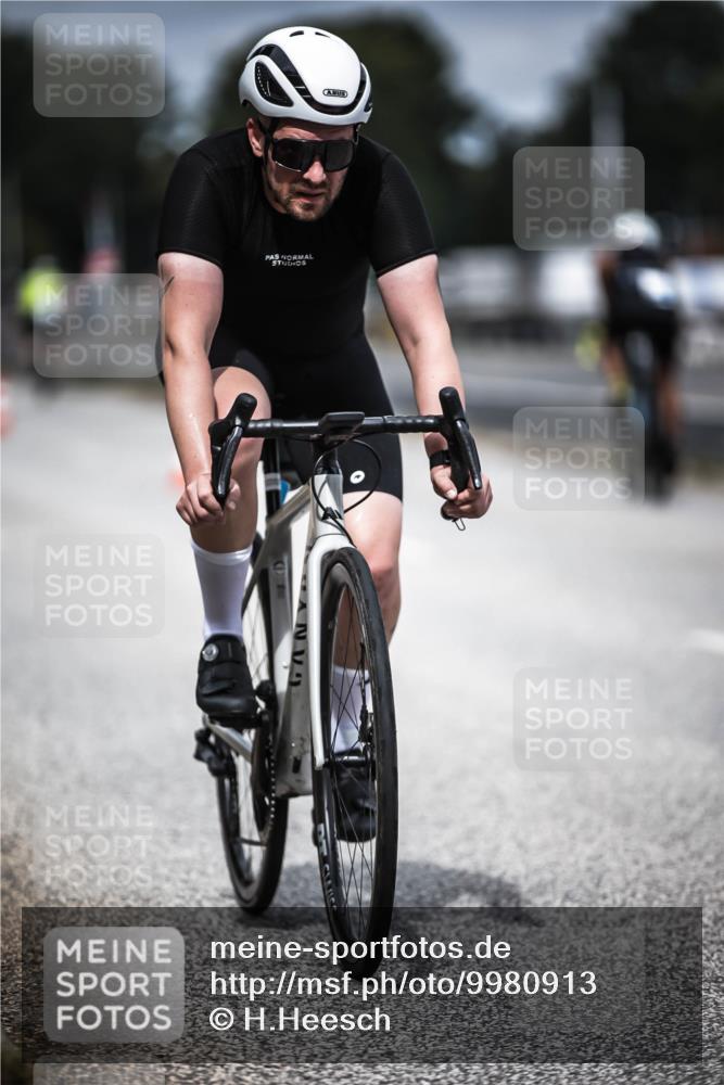 16.08.2026 - KN Förde Triathlon 2026 H.Heesch http://msf.ph/oto/9980913 16.08.2026 11:49:59 Radfahren  meine-sportfotos.de
