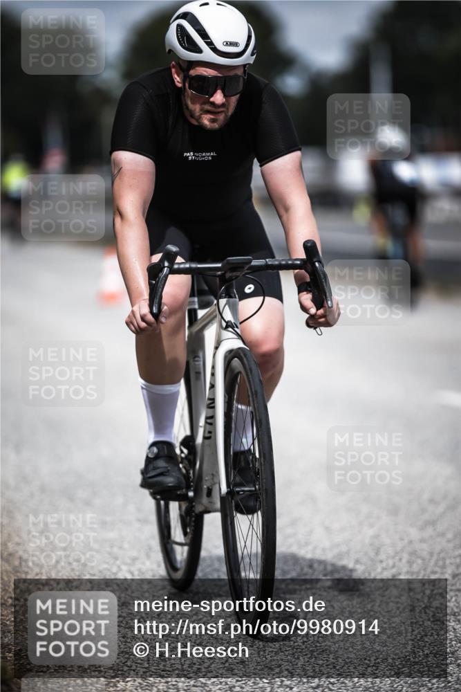 16.08.2026 - KN Förde Triathlon 2026 H.Heesch http://msf.ph/oto/9980914 16.08.2026 11:49:59 Radfahren  meine-sportfotos.de