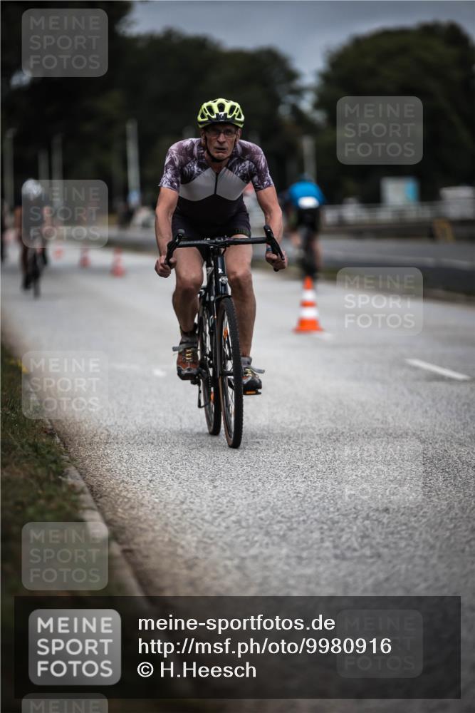 16.08.2026 - KN Förde Triathlon 2026 H.Heesch http://msf.ph/oto/9980916 16.08.2026 11:50:23 Radfahren  meine-sportfotos.de