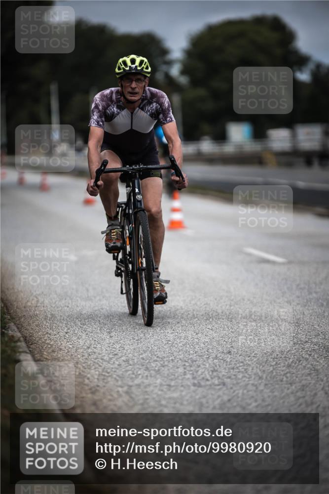 16.08.2026 - KN Förde Triathlon 2026 H.Heesch http://msf.ph/oto/9980920 16.08.2026 11:50:23 Radfahren  meine-sportfotos.de