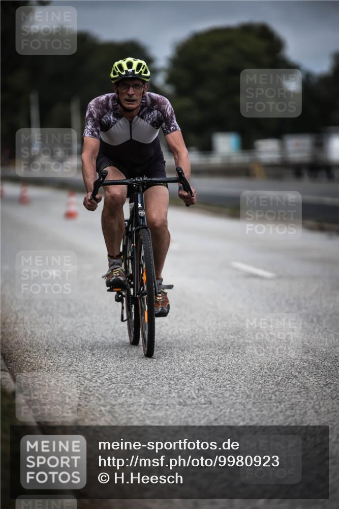 16.08.2026 - KN Förde Triathlon 2026 H.Heesch http://msf.ph/oto/9980923 16.08.2026 11:50:23 Radfahren  meine-sportfotos.de