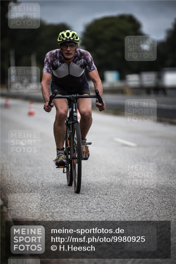 16.08.2026 - KN Förde Triathlon 2026 H.Heesch http://msf.ph/oto/9980925 16.08.2026 11:50:23 Radfahren  meine-sportfotos.de