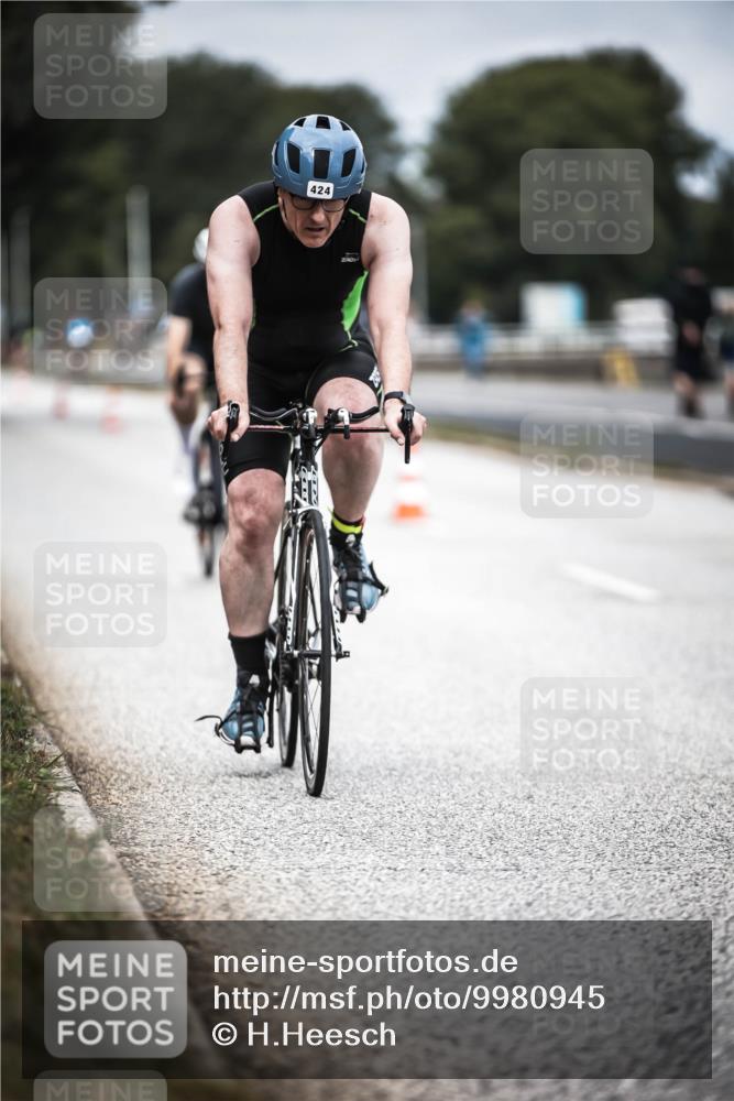 16.08.2026 - KN Förde Triathlon 2026 H.Heesch http://msf.ph/oto/9980945 16.08.2026 11:50:34 Radfahren 414, 424 meine-sportfotos.de