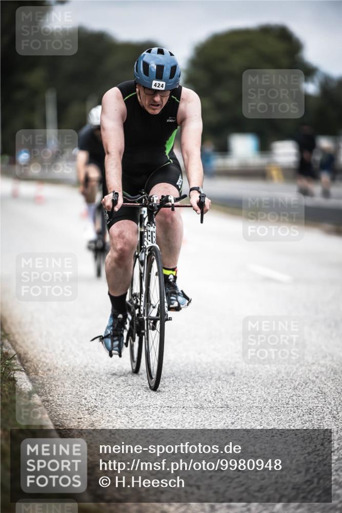 16.08.2026 - KN Förde Triathlon 2026 H.Heesch http://msf.ph/oto/9980948 16.08.2026 11:50:34 Radfahren 414, 424 meine-sportfotos.de