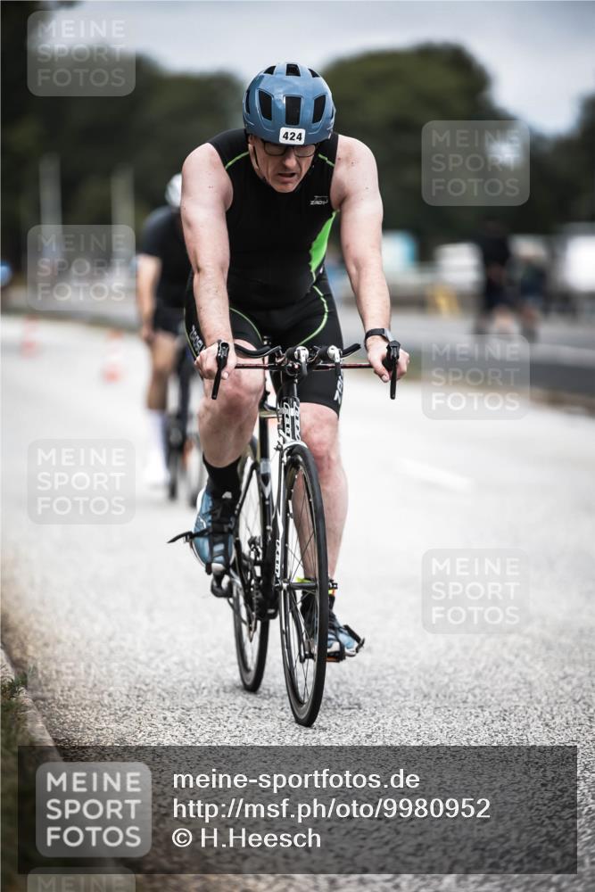 16.08.2026 - KN Förde Triathlon 2026 H.Heesch http://msf.ph/oto/9980952 16.08.2026 11:50:34 Radfahren 414, 424 meine-sportfotos.de