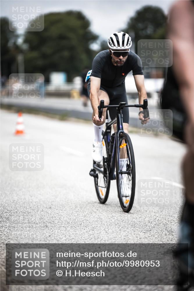 16.08.2026 - KN Förde Triathlon 2026 H.Heesch http://msf.ph/oto/9980953 16.08.2026 11:50:35 Radfahren 414, 424 meine-sportfotos.de