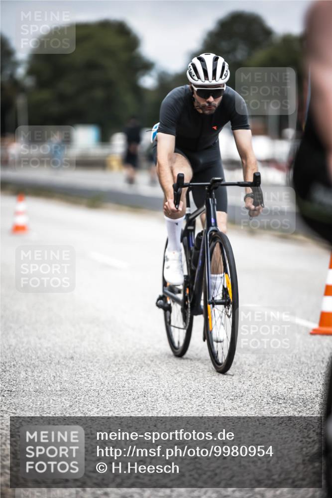 16.08.2026 - KN Förde Triathlon 2026 H.Heesch http://msf.ph/oto/9980954 16.08.2026 11:50:35 Radfahren 414, 424 meine-sportfotos.de