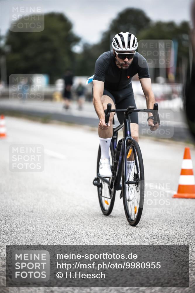 16.08.2026 - KN Förde Triathlon 2026 H.Heesch http://msf.ph/oto/9980955 16.08.2026 11:50:35 Radfahren 414, 424 meine-sportfotos.de