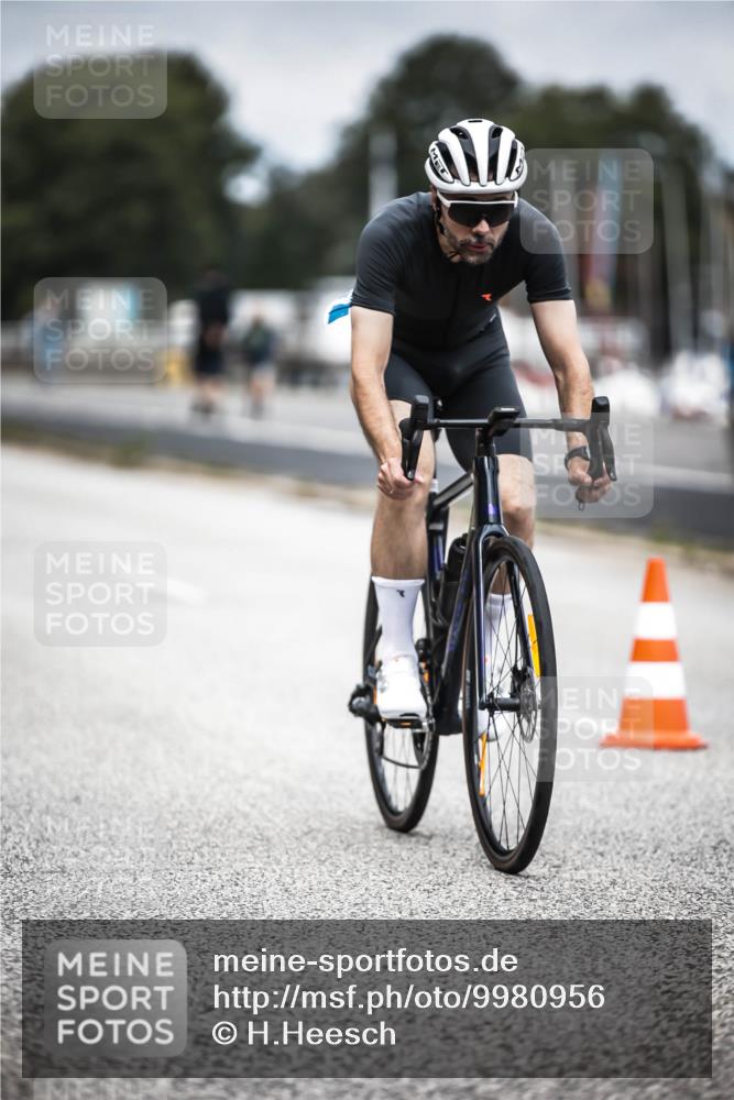 16.08.2026 - KN Förde Triathlon 2026 H.Heesch http://msf.ph/oto/9980956 16.08.2026 11:50:35 Radfahren 414, 424 meine-sportfotos.de