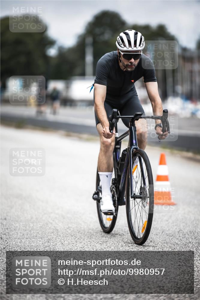 16.08.2026 - KN Förde Triathlon 2026 H.Heesch http://msf.ph/oto/9980957 16.08.2026 11:50:35 Radfahren 414, 424 meine-sportfotos.de