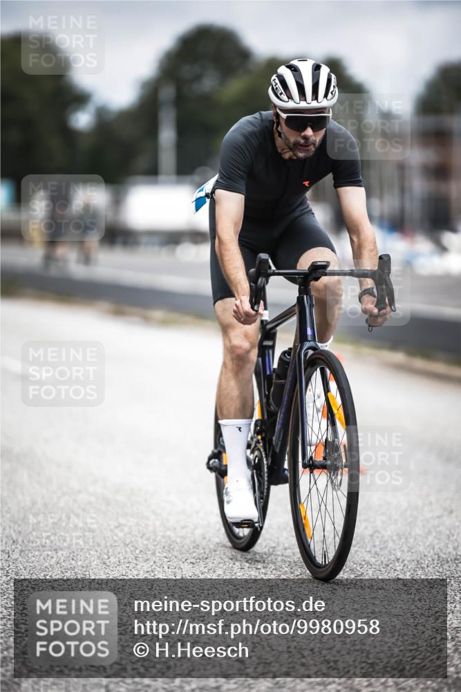 16.08.2026 - KN Förde Triathlon 2026 H.Heesch http://msf.ph/oto/9980958 16.08.2026 11:50:35 Radfahren 414, 424 meine-sportfotos.de