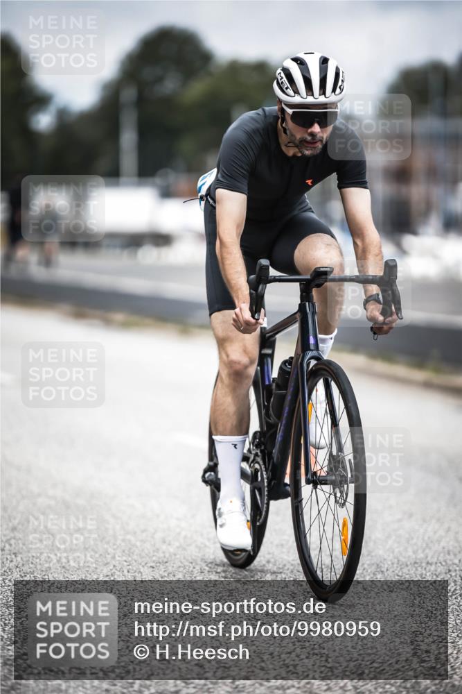 16.08.2026 - KN Förde Triathlon 2026 H.Heesch http://msf.ph/oto/9980959 16.08.2026 11:50:35 Radfahren 414, 424 meine-sportfotos.de