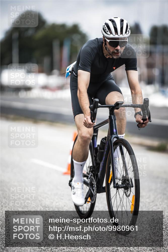 16.08.2026 - KN Förde Triathlon 2026 H.Heesch http://msf.ph/oto/9980961 16.08.2026 11:50:36 Radfahren 414, 424 meine-sportfotos.de