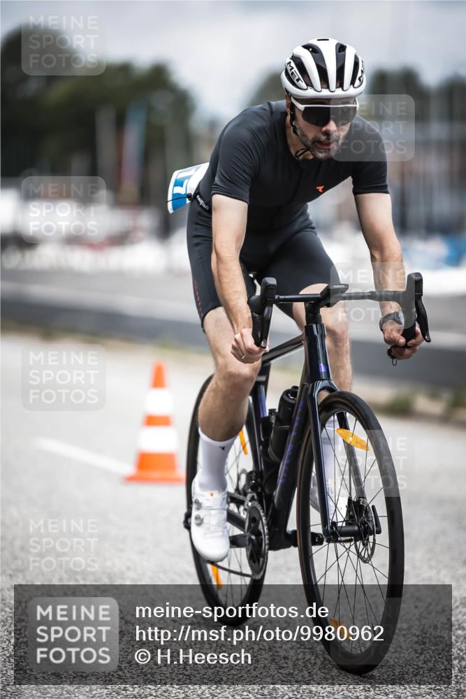 16.08.2026 - KN Förde Triathlon 2026 H.Heesch http://msf.ph/oto/9980962 16.08.2026 11:50:36 Radfahren 414, 424 meine-sportfotos.de