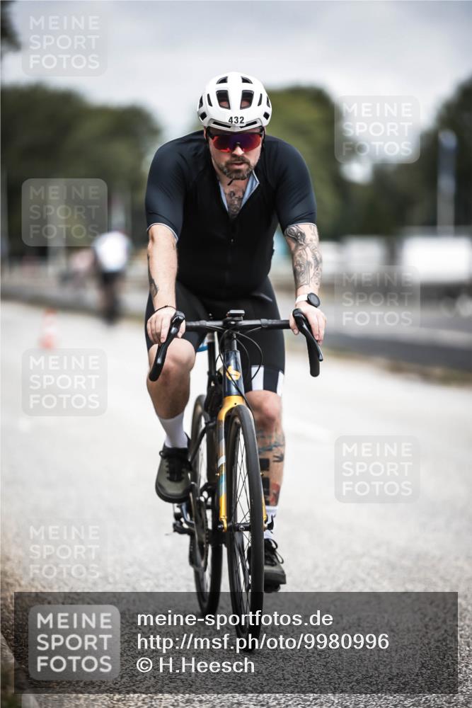 16.08.2026 - KN Förde Triathlon 2026 H.Heesch http://msf.ph/oto/9980996 16.08.2026 11:51:28 Radfahren 425 meine-sportfotos.de