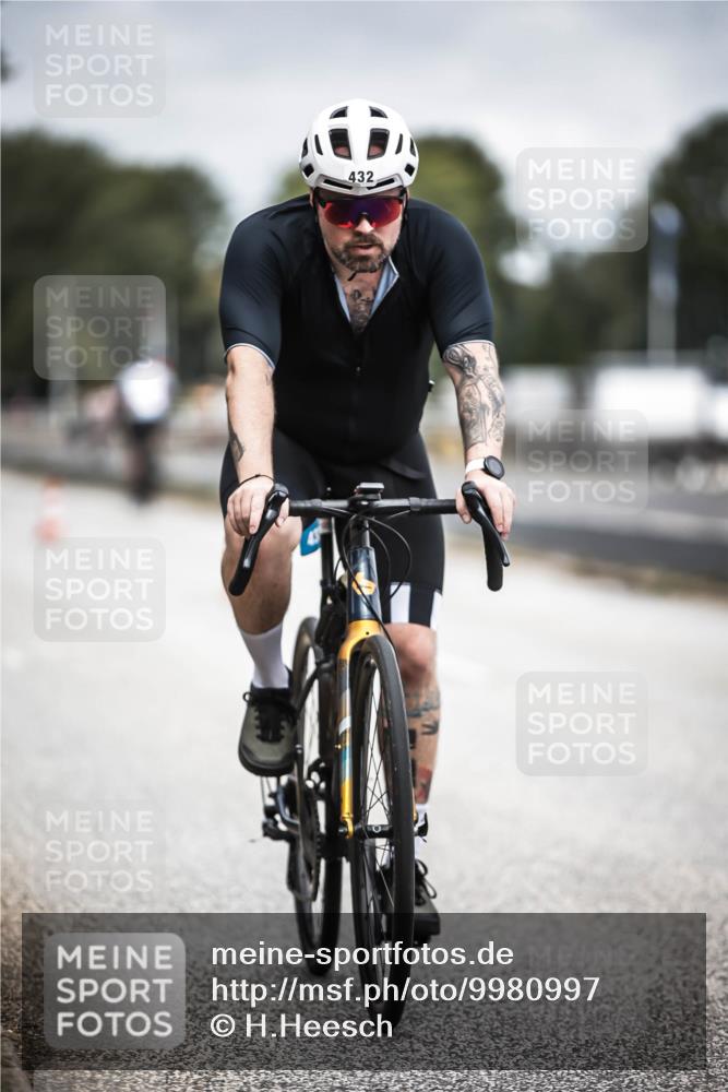 16.08.2026 - KN Förde Triathlon 2026 H.Heesch http://msf.ph/oto/9980997 16.08.2026 11:51:28 Radfahren 425 meine-sportfotos.de