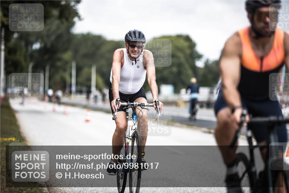 16.08.2026 - KN Förde Triathlon 2026 H.Heesch http://msf.ph/oto/9981017 16.08.2026 11:51:43 Radfahren  meine-sportfotos.de