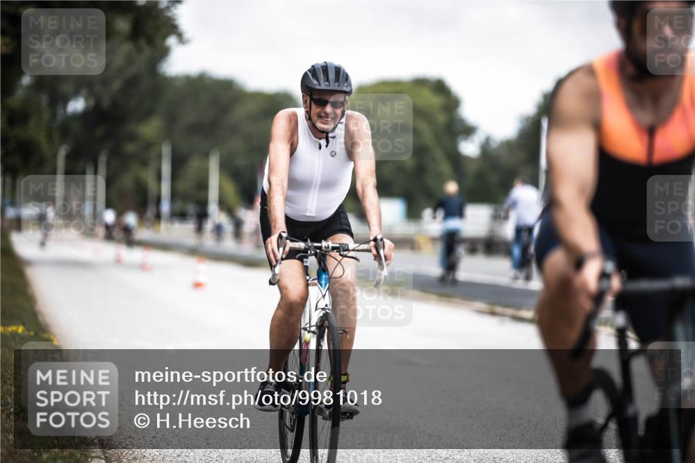 16.08.2026 - KN Förde Triathlon 2026 H.Heesch http://msf.ph/oto/9981018 16.08.2026 11:51:43 Radfahren  meine-sportfotos.de