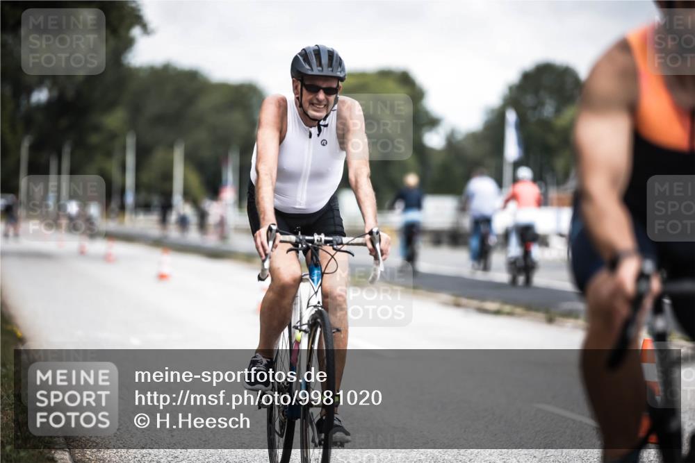 16.08.2026 - KN Förde Triathlon 2026 H.Heesch http://msf.ph/oto/9981020 16.08.2026 11:51:43 Radfahren  meine-sportfotos.de