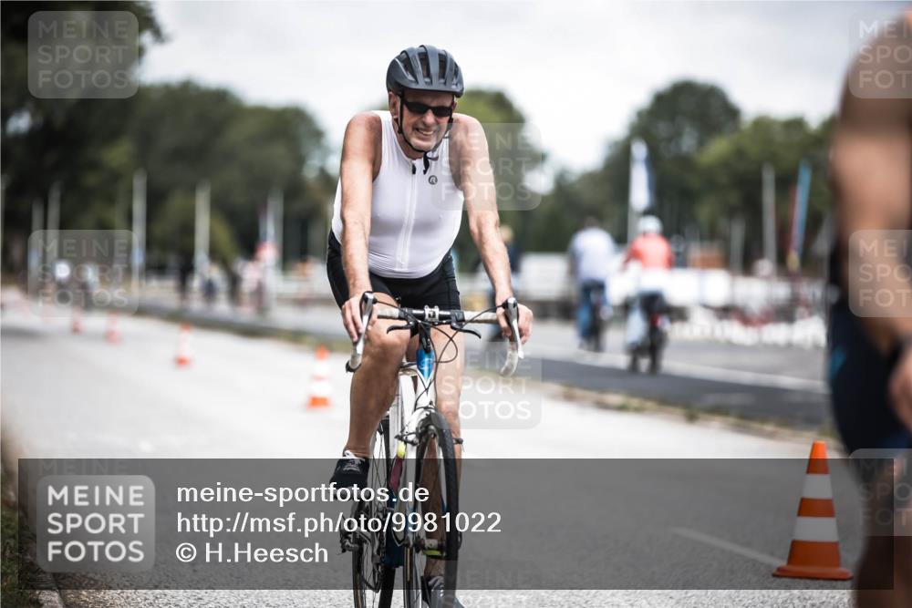 16.08.2026 - KN Förde Triathlon 2026 H.Heesch http://msf.ph/oto/9981022 16.08.2026 11:51:44 Radfahren  meine-sportfotos.de