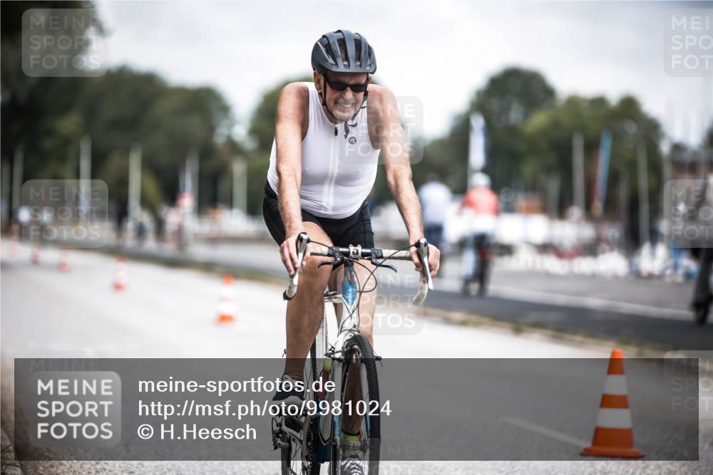 16.08.2026 - KN Förde Triathlon 2026 H.Heesch http://msf.ph/oto/9981024 16.08.2026 11:51:44 Radfahren  meine-sportfotos.de