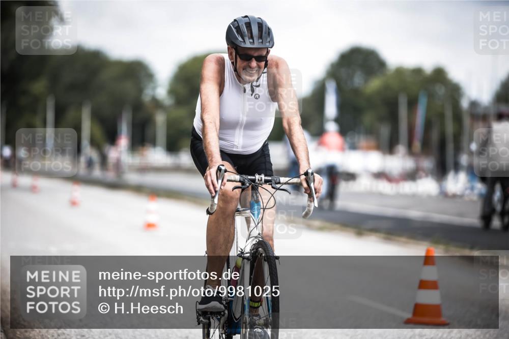 16.08.2026 - KN Förde Triathlon 2026 H.Heesch http://msf.ph/oto/9981025 16.08.2026 11:51:44 Radfahren  meine-sportfotos.de