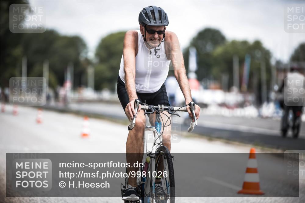 16.08.2026 - KN Förde Triathlon 2026 H.Heesch http://msf.ph/oto/9981026 16.08.2026 11:51:44 Radfahren  meine-sportfotos.de