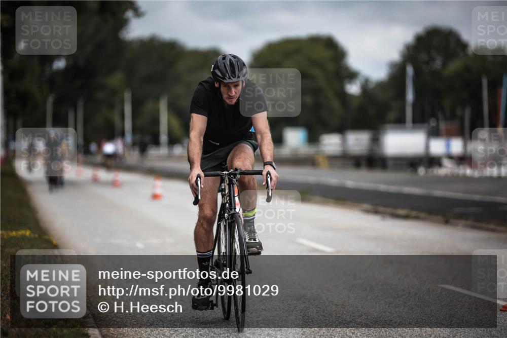 16.08.2026 - KN Förde Triathlon 2026 H.Heesch http://msf.ph/oto/9981029 16.08.2026 11:52:19 Radfahren 426 meine-sportfotos.de
