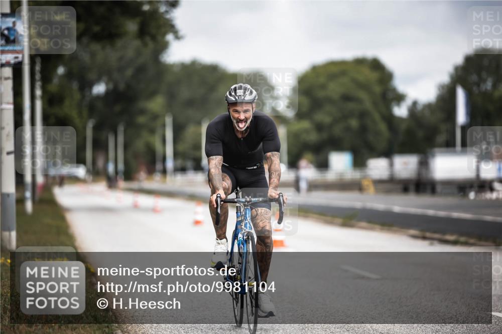 16.08.2026 - KN Förde Triathlon 2026 H.Heesch http://msf.ph/oto/9981104 16.08.2026 11:53:21 Radfahren  meine-sportfotos.de