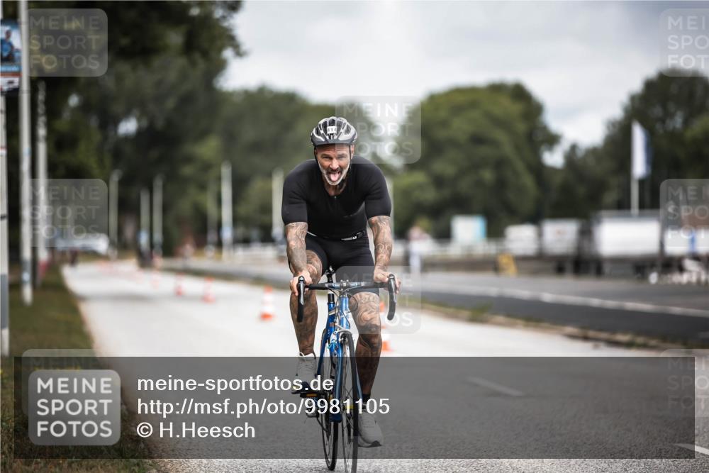 16.08.2026 - KN Förde Triathlon 2026 H.Heesch http://msf.ph/oto/9981105 16.08.2026 11:53:21 Radfahren  meine-sportfotos.de