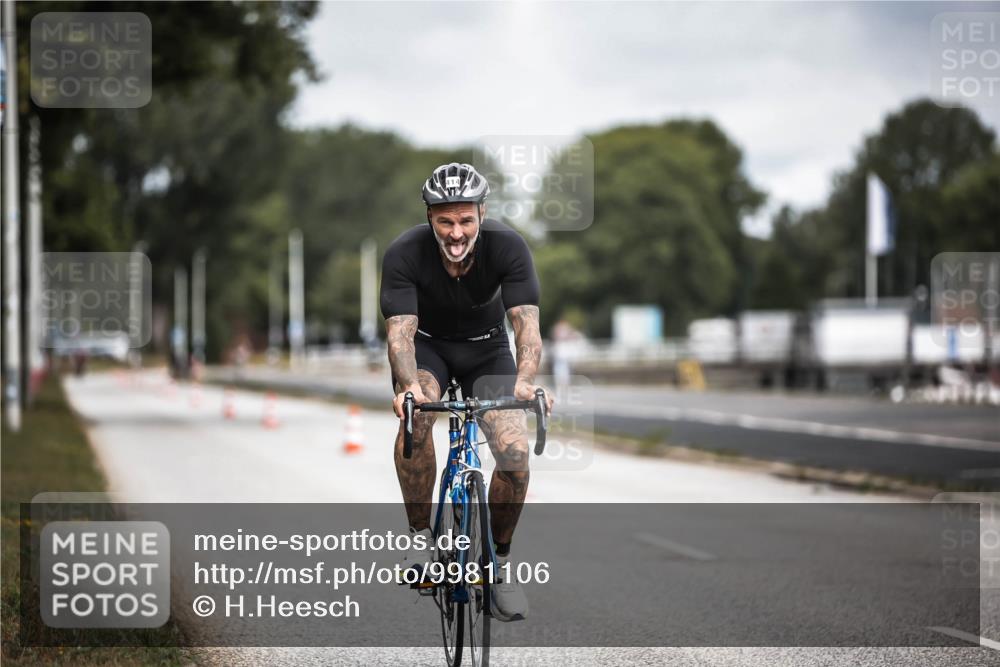 16.08.2026 - KN Förde Triathlon 2026 H.Heesch http://msf.ph/oto/9981106 16.08.2026 11:53:21 Radfahren  meine-sportfotos.de