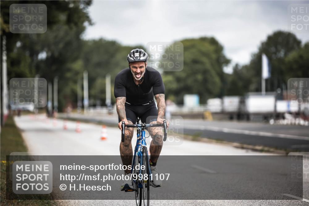 16.08.2026 - KN Förde Triathlon 2026 H.Heesch http://msf.ph/oto/9981107 16.08.2026 11:53:21 Radfahren  meine-sportfotos.de