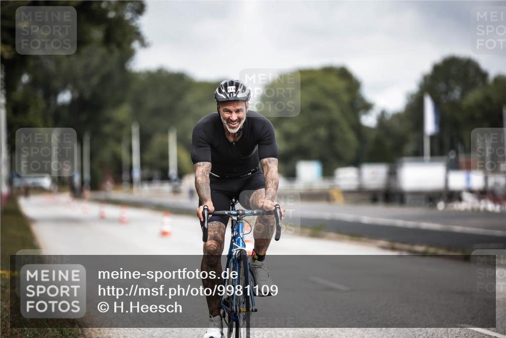 16.08.2026 - KN Förde Triathlon 2026 H.Heesch http://msf.ph/oto/9981109 16.08.2026 11:53:21 Radfahren  meine-sportfotos.de