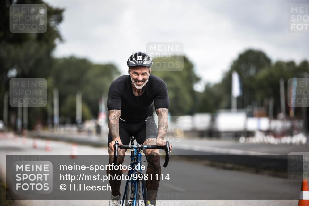 16.08.2026 - KN Förde Triathlon 2026 H.Heesch http://msf.ph/oto/9981114 16.08.2026 11:53:21 Radfahren  meine-sportfotos.de