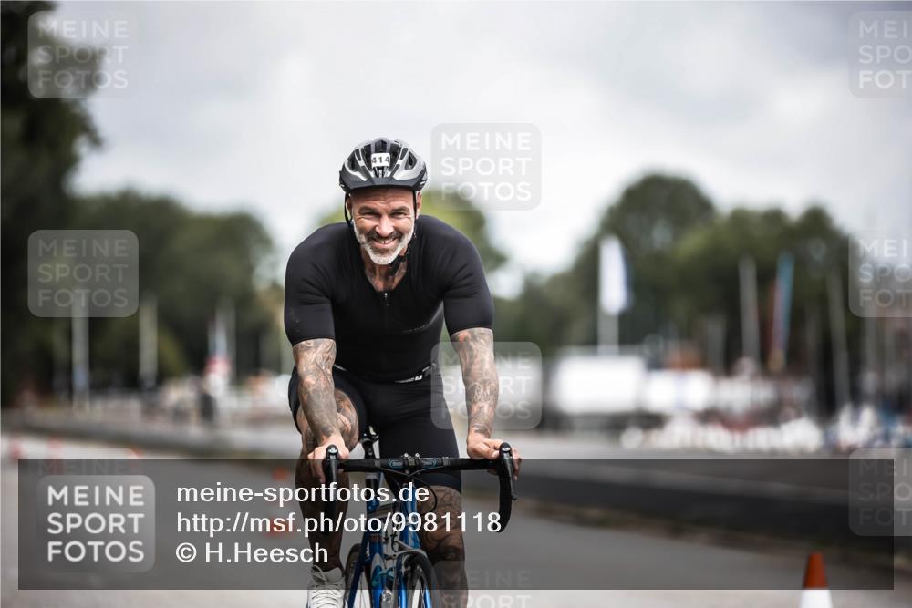 16.08.2026 - KN Förde Triathlon 2026 H.Heesch http://msf.ph/oto/9981118 16.08.2026 11:53:21 Radfahren  meine-sportfotos.de
